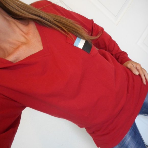 New VS PINK T-Shirt Red Graphic Sleeve Size Small - Picture 4 of 9